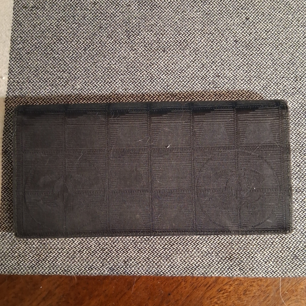 Black Designer Wallet - Picture 3 of 16